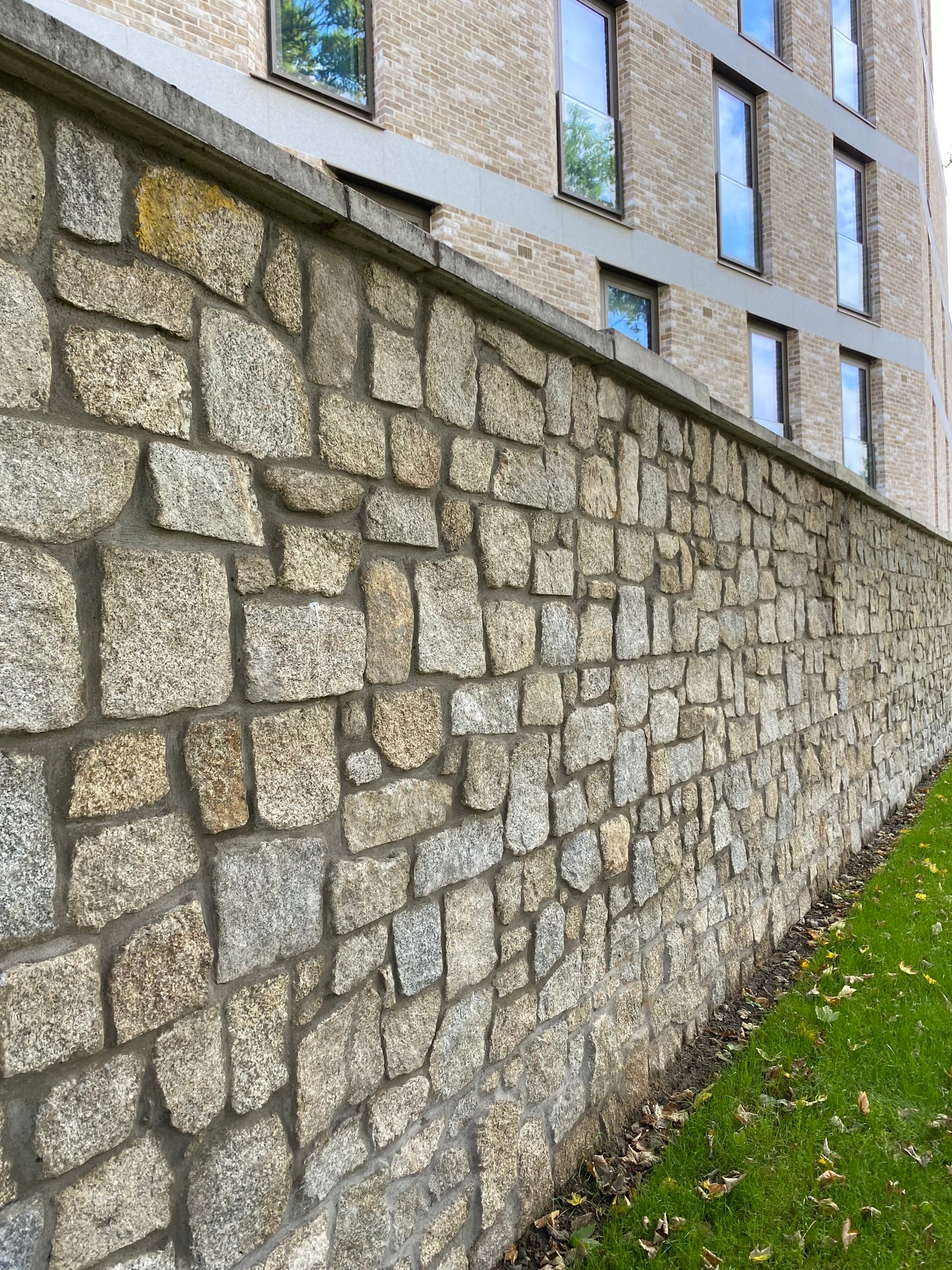 Wicklow Oatmeal Granite Random Cladding 30mm Pallet 10m2