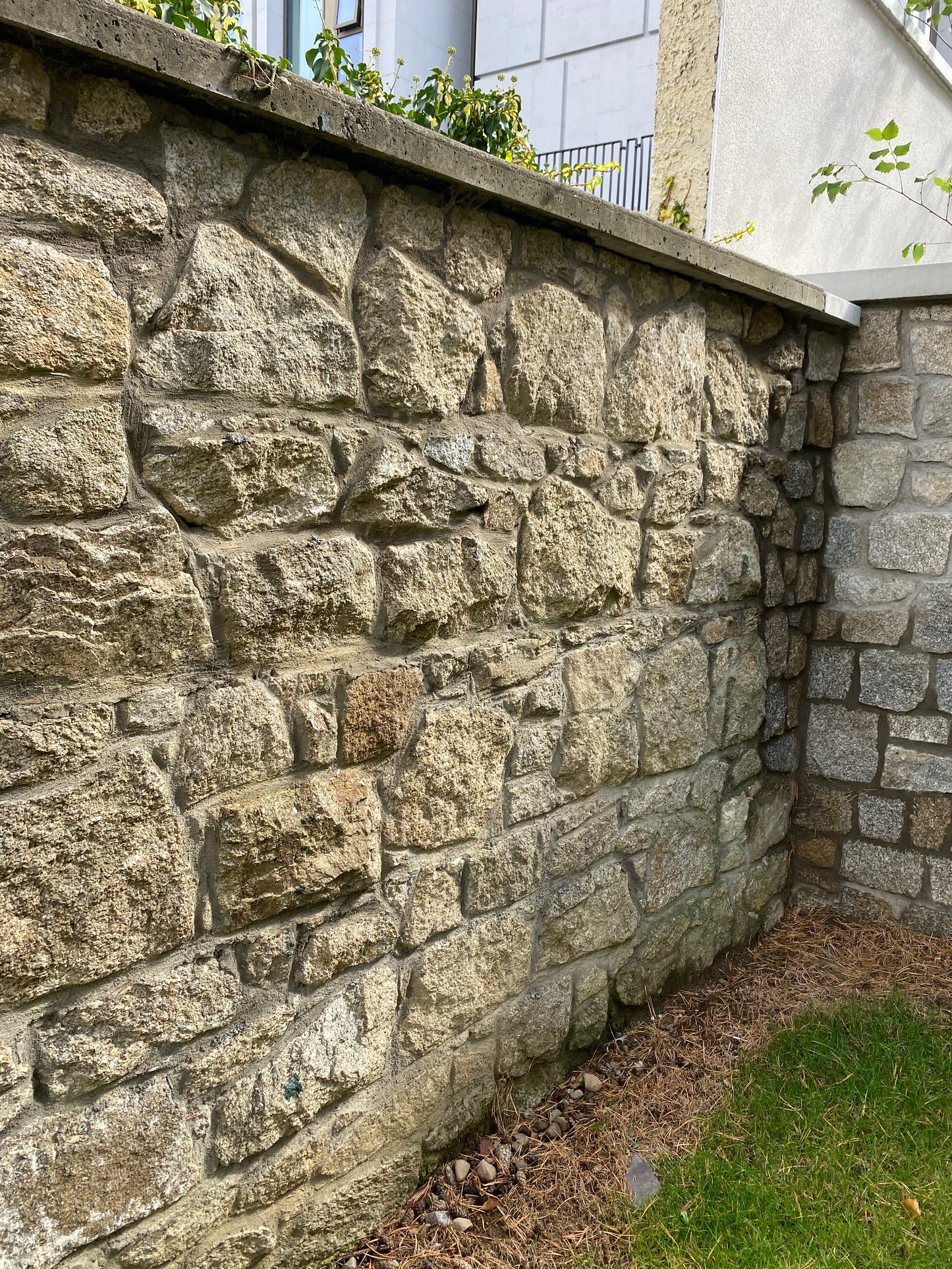 Wicklow Oatmeal Granite Random Cladding 30mm Pallet 10m2