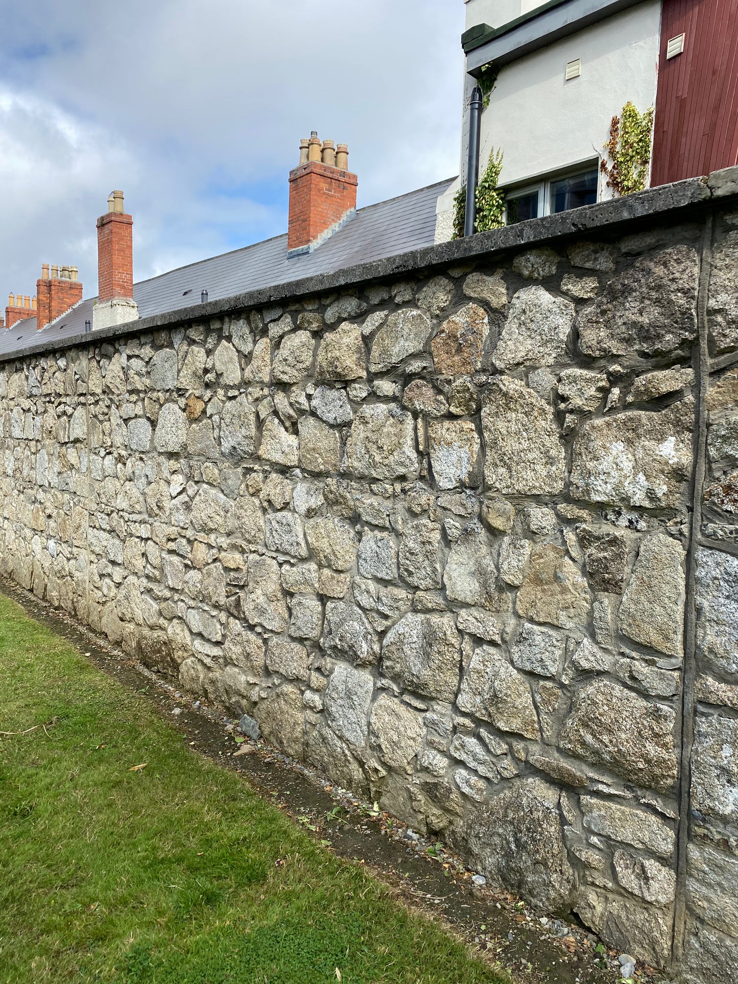 Wicklow Oatmeal Granite Random Cladding 30mm Pallet 10m2