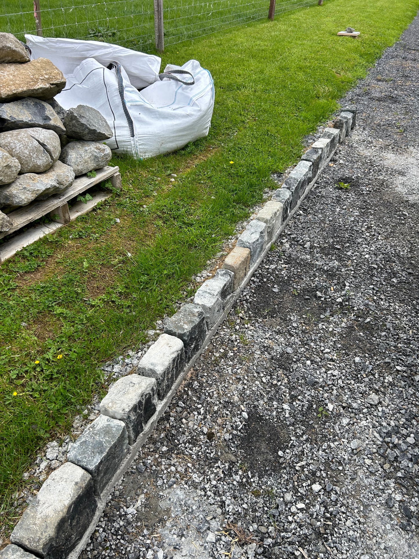 Old Salvage 6" Dublin Limestone Driveway Kerbs 20M Bulk Bag