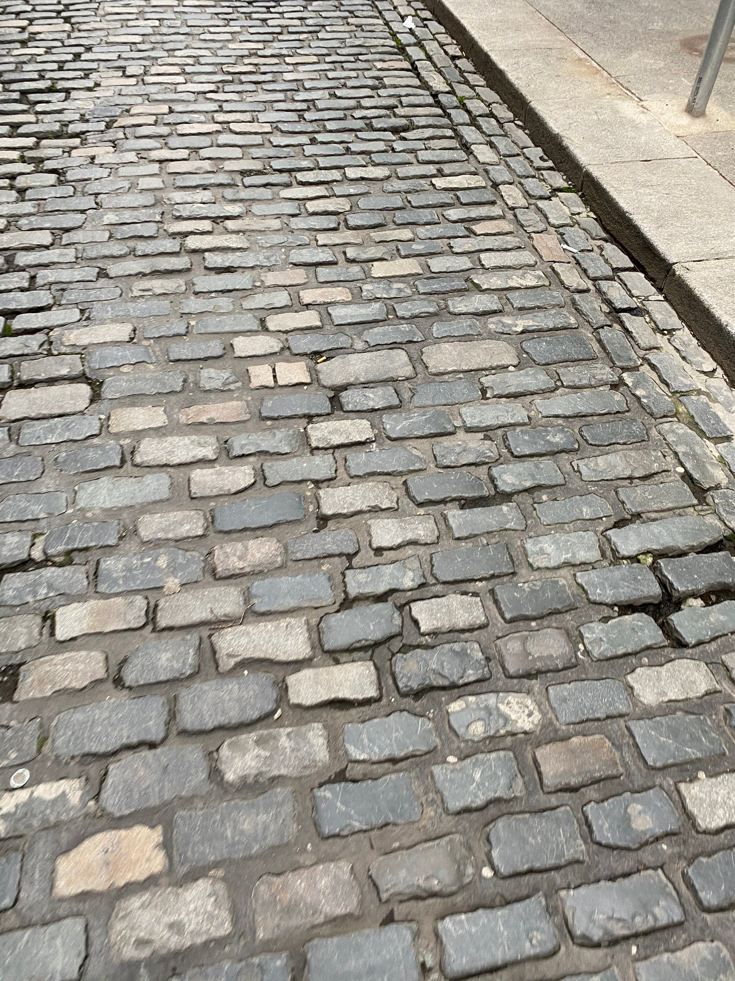 Old Salvage Reclaimed Dublin Limestone Cobblestone Bulk Bag