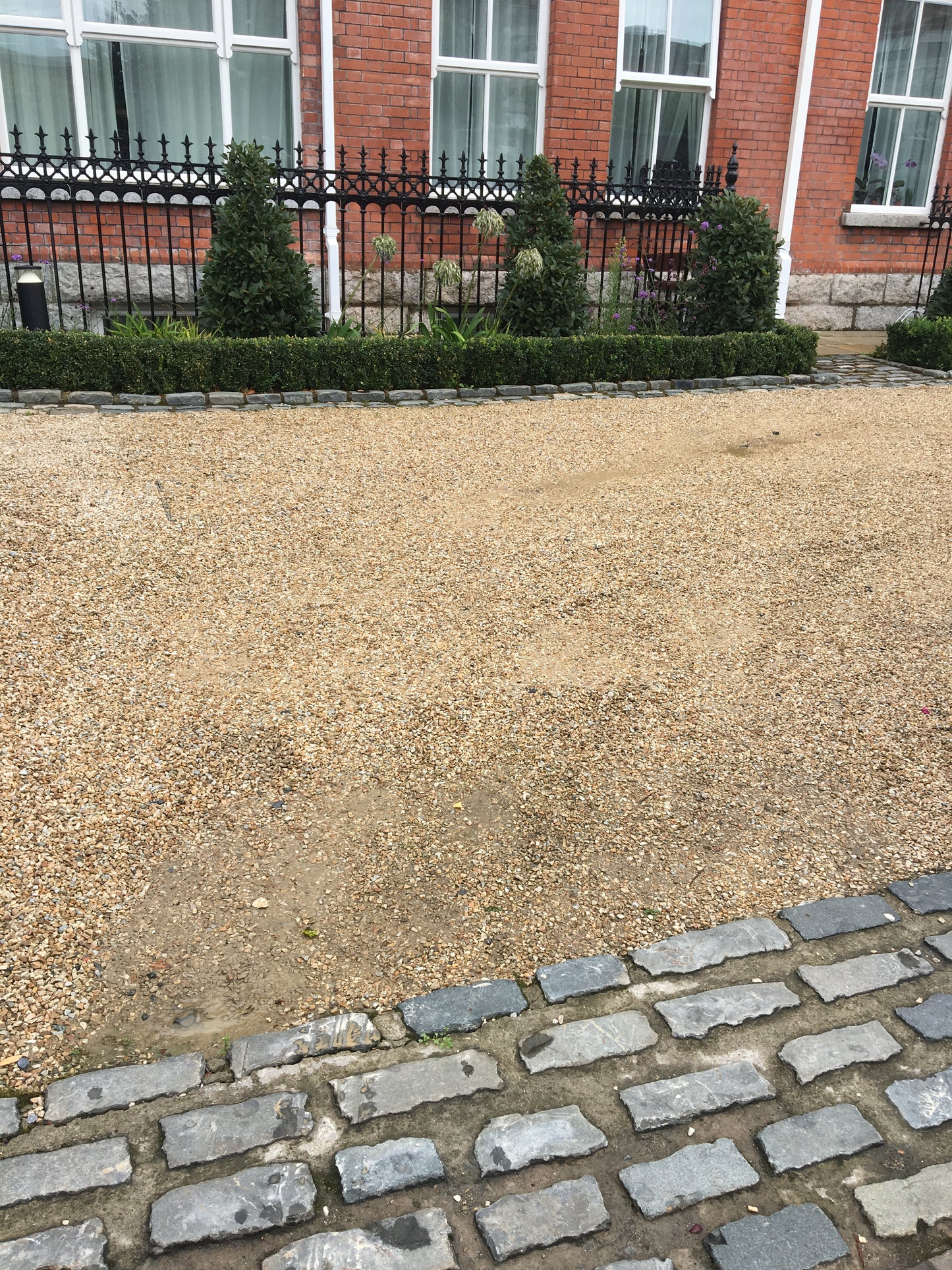 Old Salvage 6" Dublin Limestone Driveway Kerbs 20M Bulk Bag