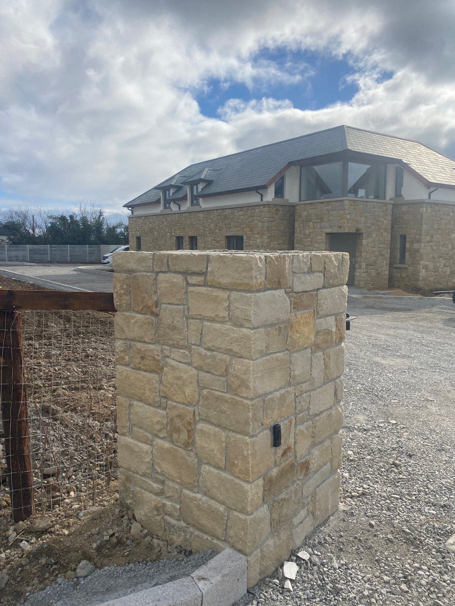 Donegal Cream Sandstone  Building Stone Bulk Bag