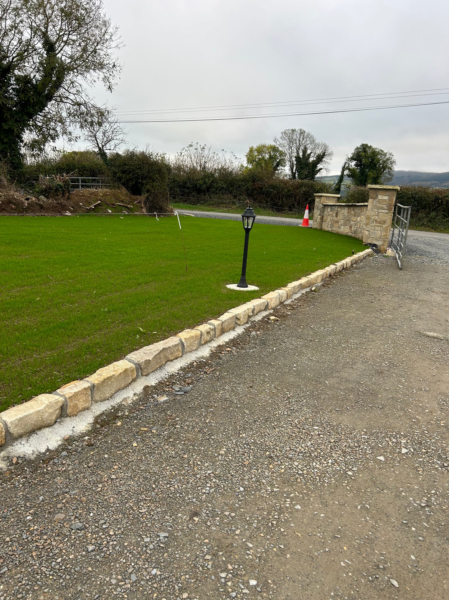 Donegal Cream Large Driveway Kerbs 7-8" High 15m Bulk Bag