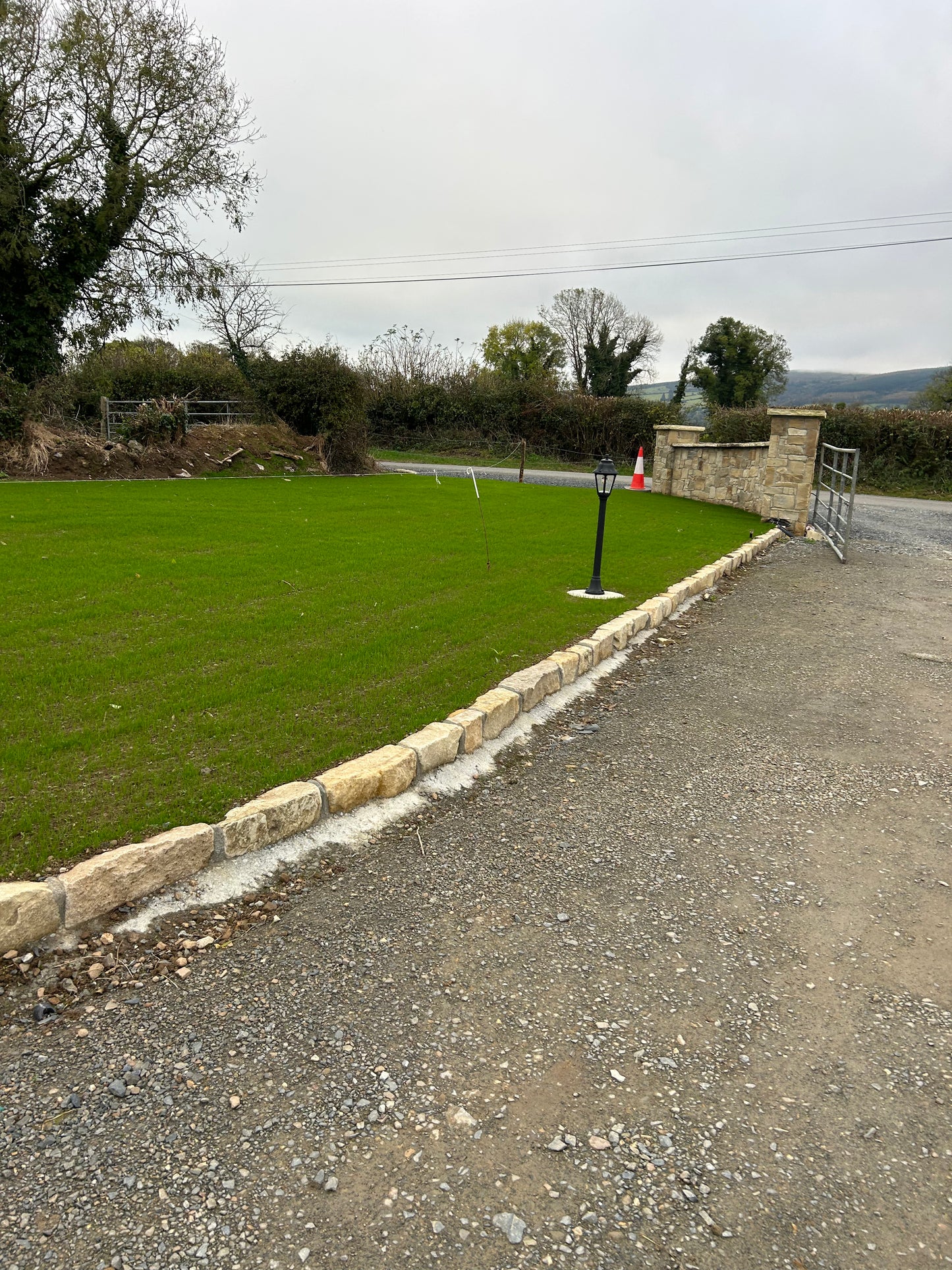 Donegal Cream Large Driveway Kerbs 7-8" High 15m Bulk Bag