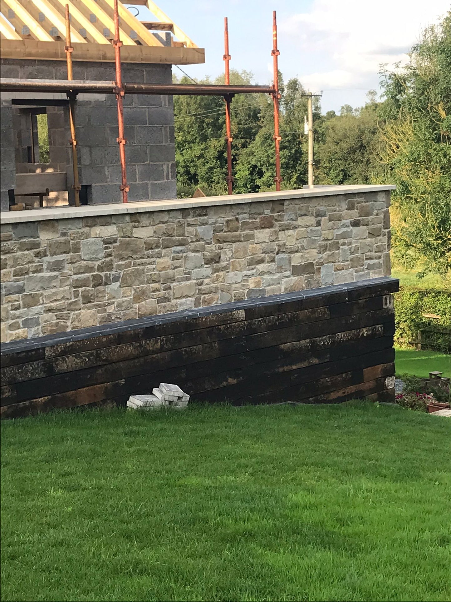 Tipperary Sandstone Cladding Random 30mm Pallet 10m2